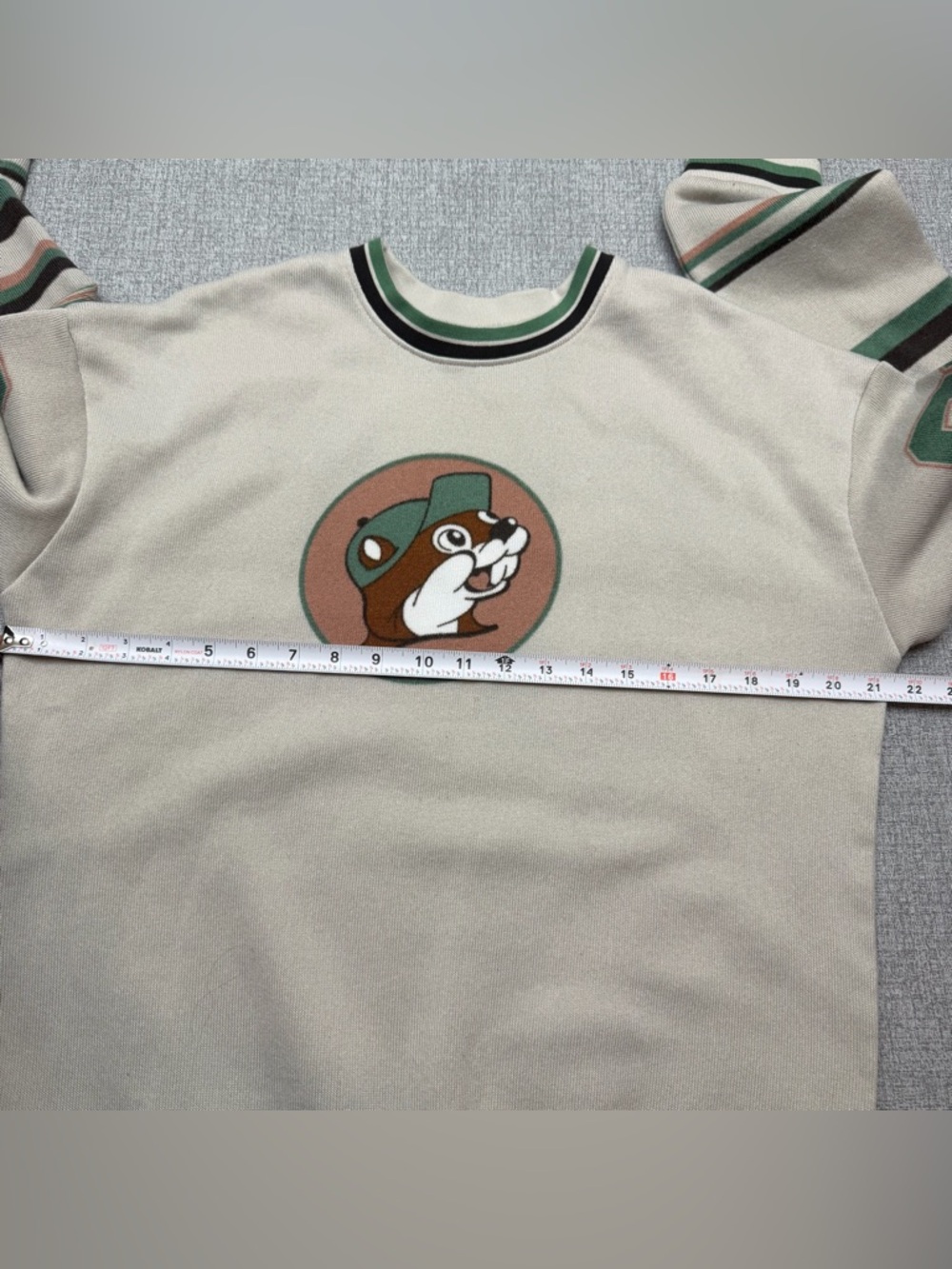 Buc-ees Beaver Logo Varsity Graphic Sweatshirt - Picture 8 of 9